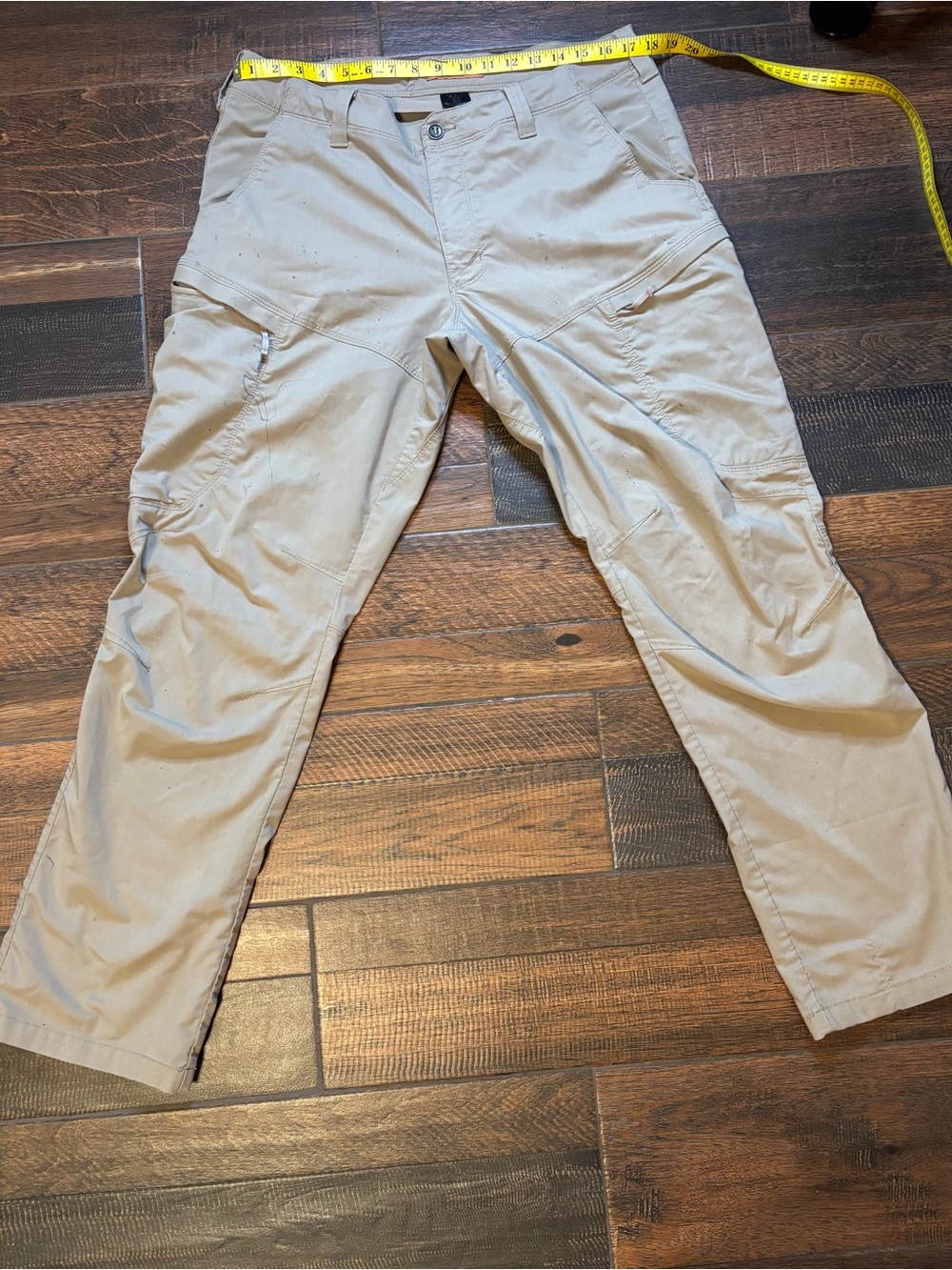 Men's Lightweight Tan Cargo Jeans with Multi-Pocket Utility Design